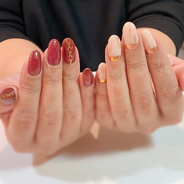 お客様ネイル/ハンド/ゴールドミラー・バイカラー・アシメネイル・シアーボルドー・ゴールドチェーン